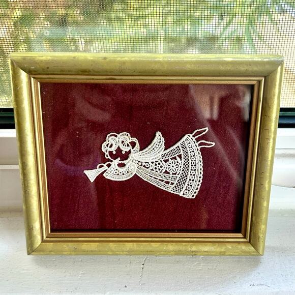 Vintage Framed Embroidered Lace Angel on Fabric in Gold Frame - Picture 5 of 10